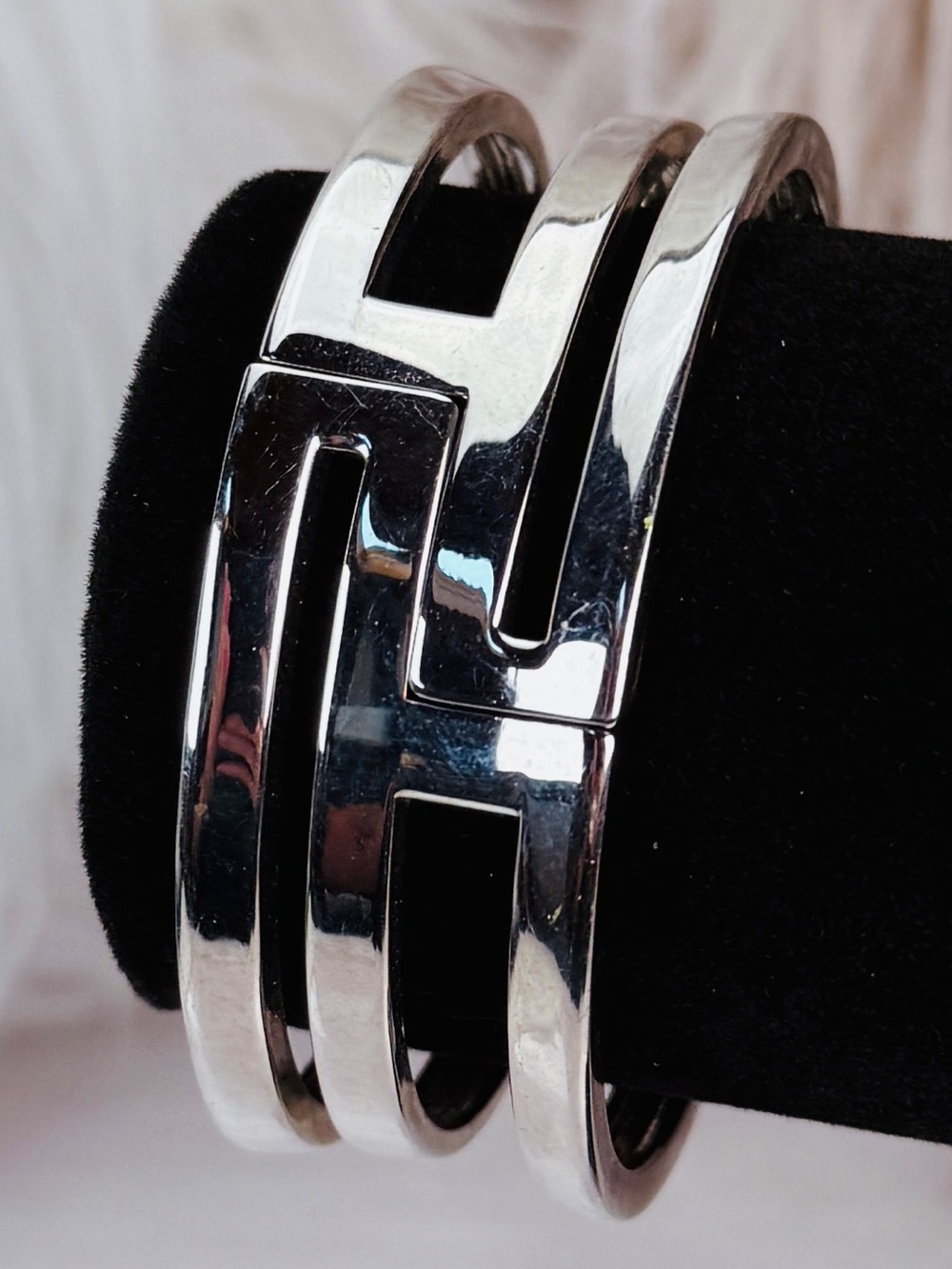 Vintage Lia Sophia Silvertone Cut-Out hinged bracelet